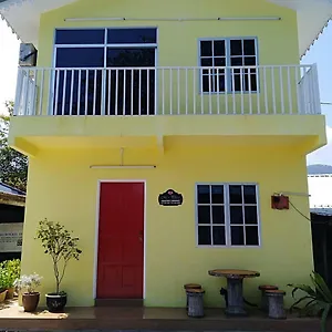 M's Place Chalet Bed&breakfast George Town